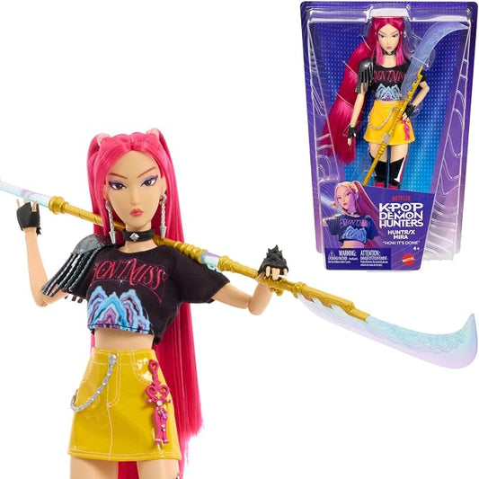 Mattel KPop Demon Hunters - Mira di HUNTR/X, bambola dai lunghi capelli rosa e outfit per la canzone "How It's Done", accessorio Spada della Luna Curva inclusa, JRN36