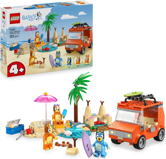 LEGO Bluey: Vacanza sulla Spiaggia della Famiglia di Bluey con Macchina Giocattolo, 3 Minifigure tra cui Bingo e Chilli, 2 Surf, Castello di Sabbia e Accessori - Regalo per Bambini 4+ Anni - 11202