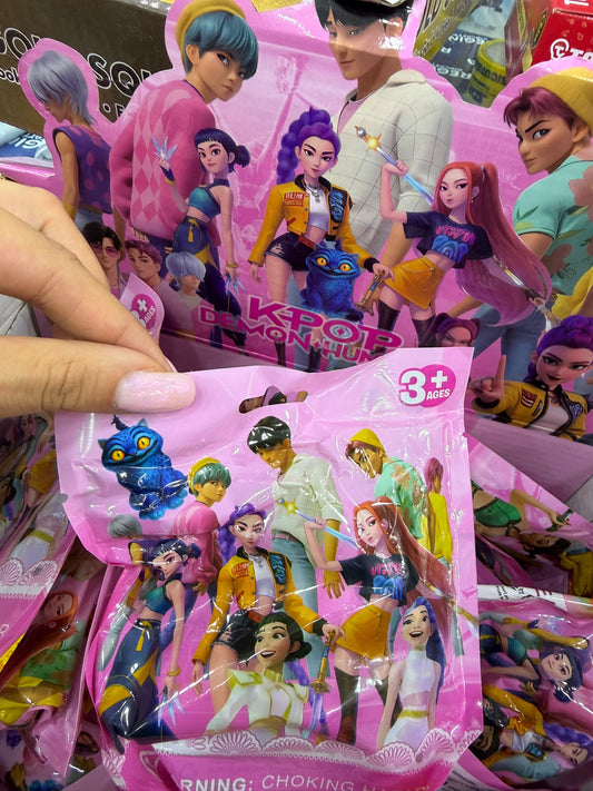 K-POP BUSTINE PERSONAGGI SORPRESA
